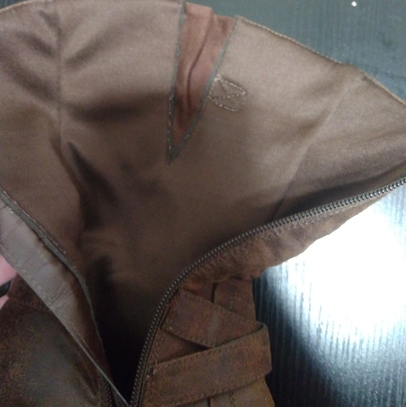 Boots - Picture 11 of 12